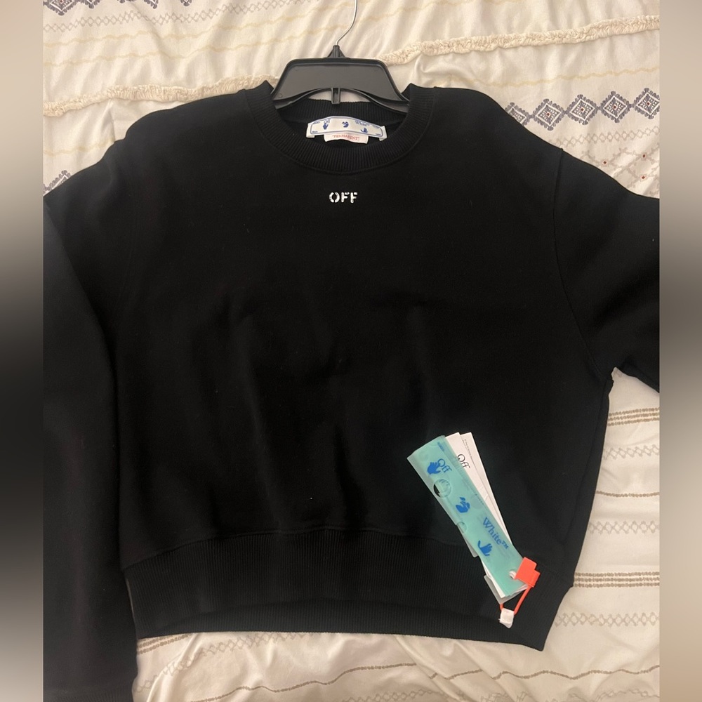 Off white top 🎁